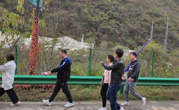 新利全站体育官网登录网址徒步进秦岭