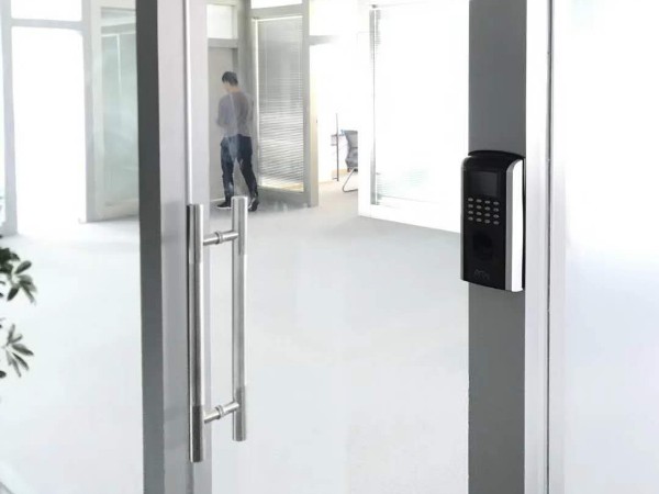 智能门禁系统保障安全，能够很好的提升用户安全感